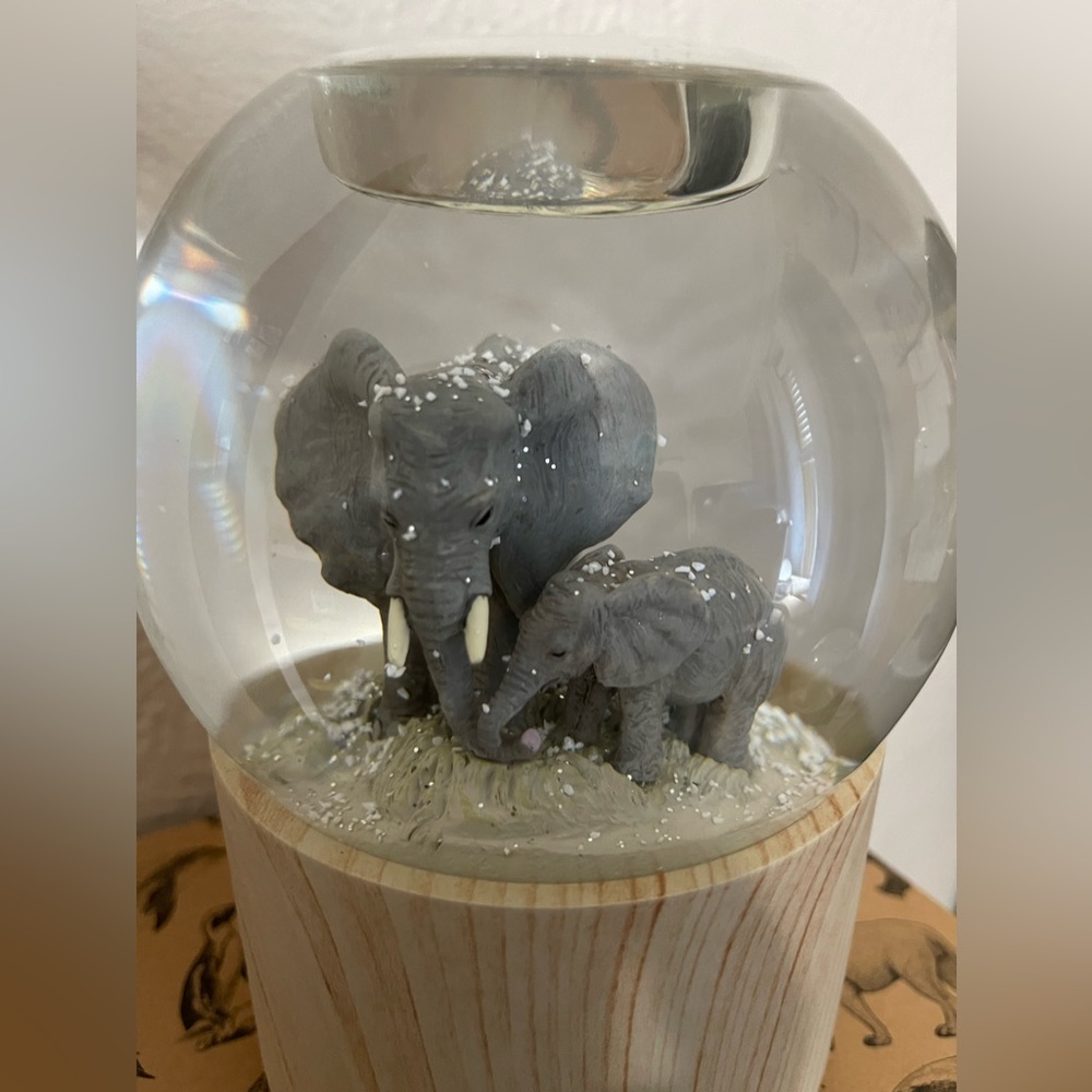 Partylite snow globes.  Set of two. - Picture 4 of 10